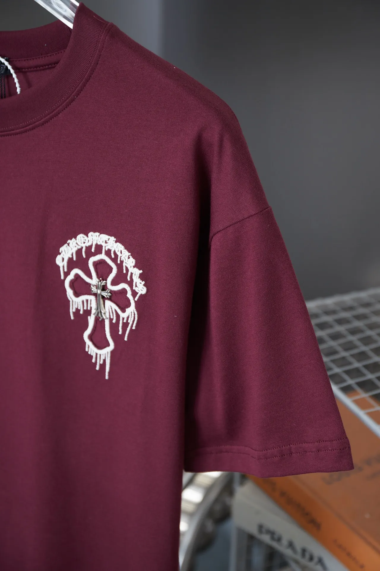 🅿️200 Ch*ome Hearte 25SS early spring new style, patch embroidery hardware, Croix heart cross short sleeves, light luxury, essential item for daily commuting for men and women, correct version, welcome to compare, detailed features · 320g 100% pure cotton double yarn jersey fabric · Custom dyed in the same cylinder, special thickened 32 count double strand 1X1 thread · Imported Tajima machine embroidery and stitch embroidery letters➕original cloth patch embroidered cross➕high temperature hot stamping hardware accessories. Chest embroidery patch with heart pattern➕hand-stitched hardware accessories · Double-needle stitching and cross-stitching technology · Original main mark washed tag brand moisture-proof paper packaging Color: black/white/burgundy Size: S/M/L/XL